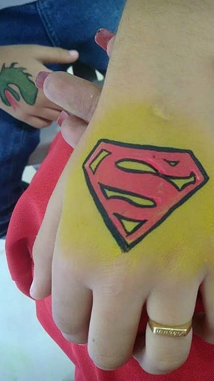 foto pintura de mão superman